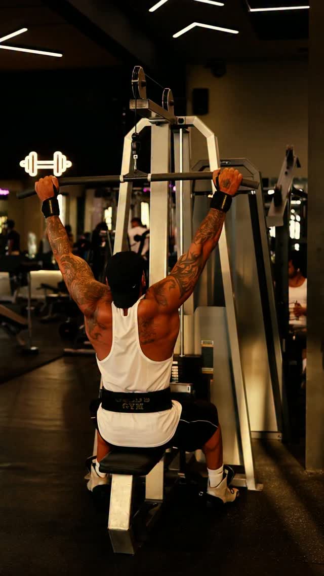 Lat pulldown on the machine floor